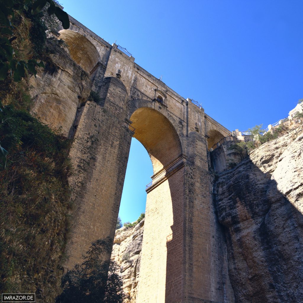 Tief unter der Ponte Nuevo