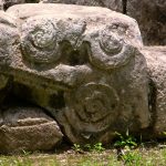 Chichén Itzá - Schlangenkopf mit Leguan
